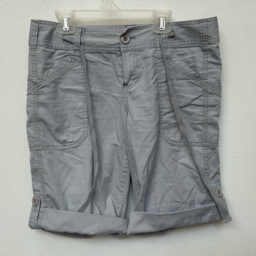 Eddie Bauer Women's Light Grey Cuffed 10 Inch Hiking Shorts Camping Size 4